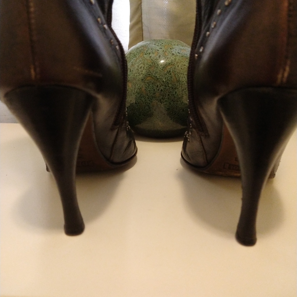 Boots - Picture 5 of 5
